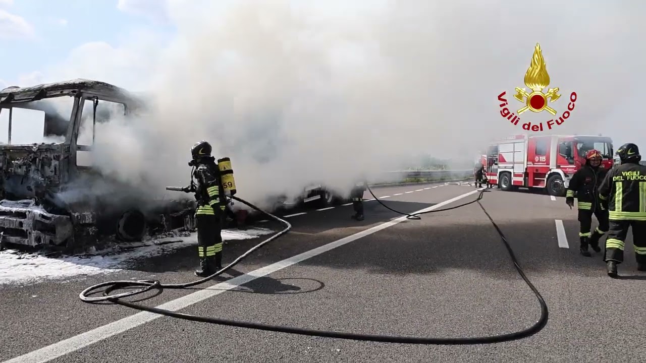Camion a fuoco sulla Superstrada Pedemontana Veneta, il camionista si ferma giusto in tempo