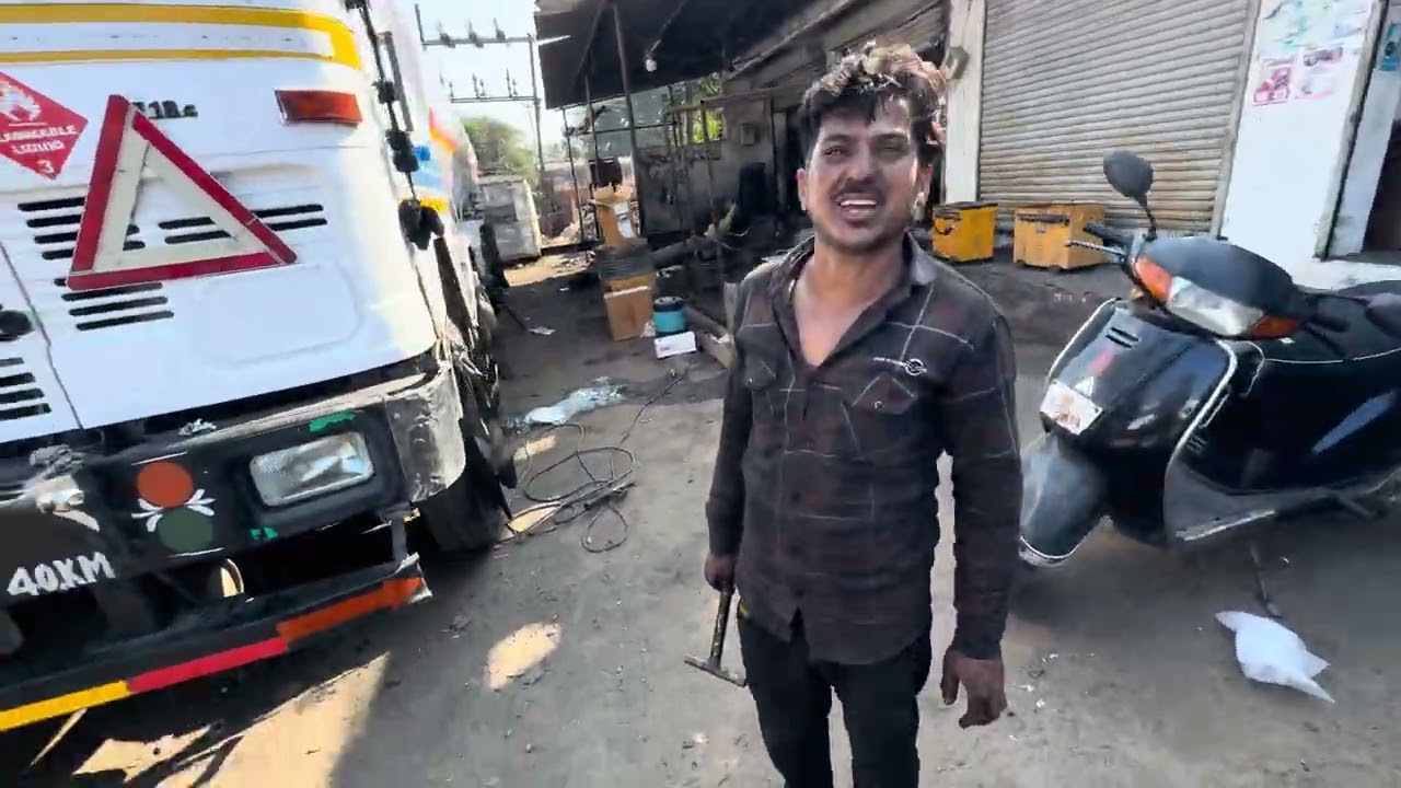 Accident truck ko Khali Karva ke Office per bula liya kam ke liye