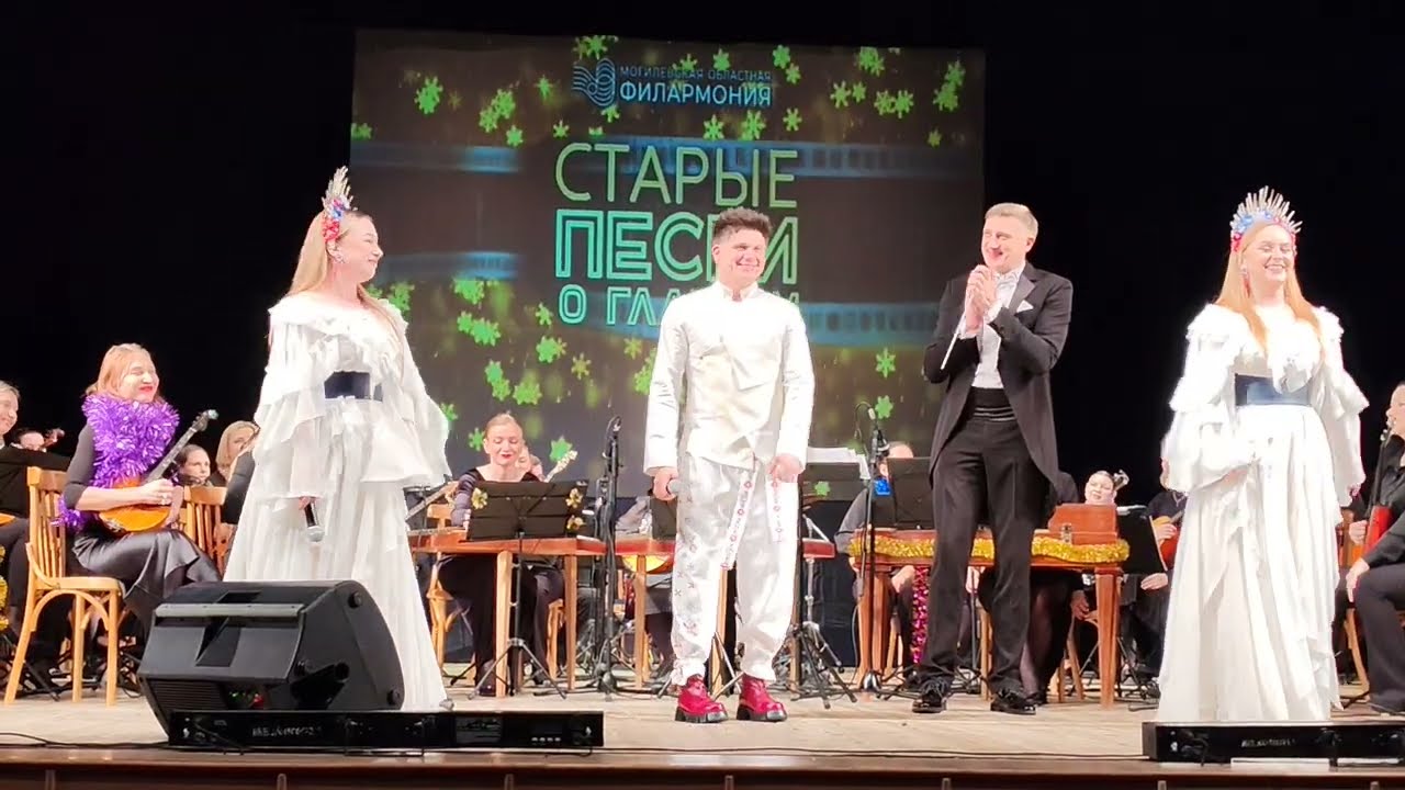 В этой песне-мощь и нежность русского фольклора! 