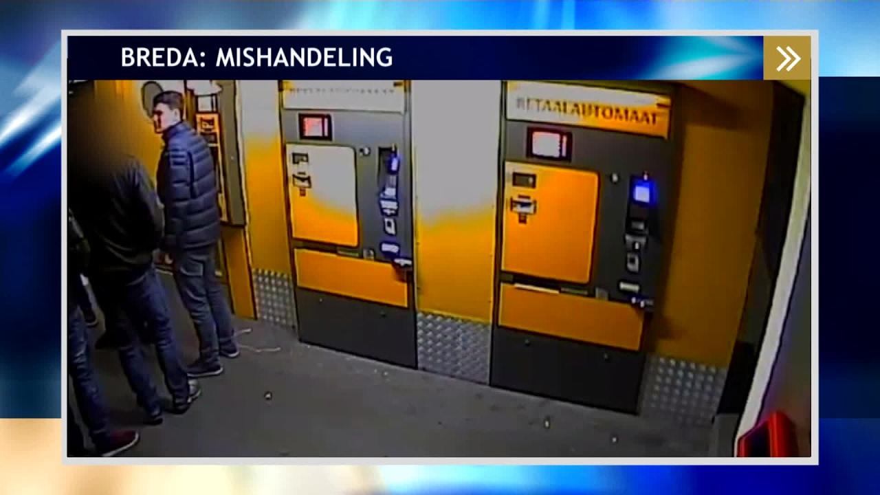 Man wordt met vloeistof in gezicht gespoten in parkeergarage in Breda