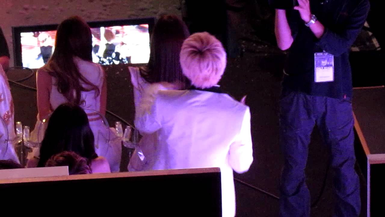 Eunhyuk dancing to 2ne1 MAMA mnet 29.11.2011