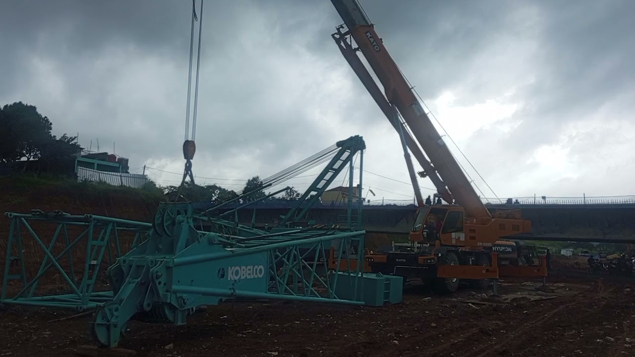 Pembongkaran crane 200 ton 