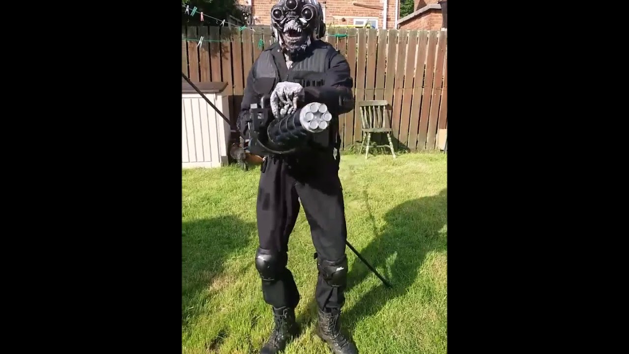 Wearing my Immortalmasks Kill-O-Watt Silicone Mask with Monster Gloves