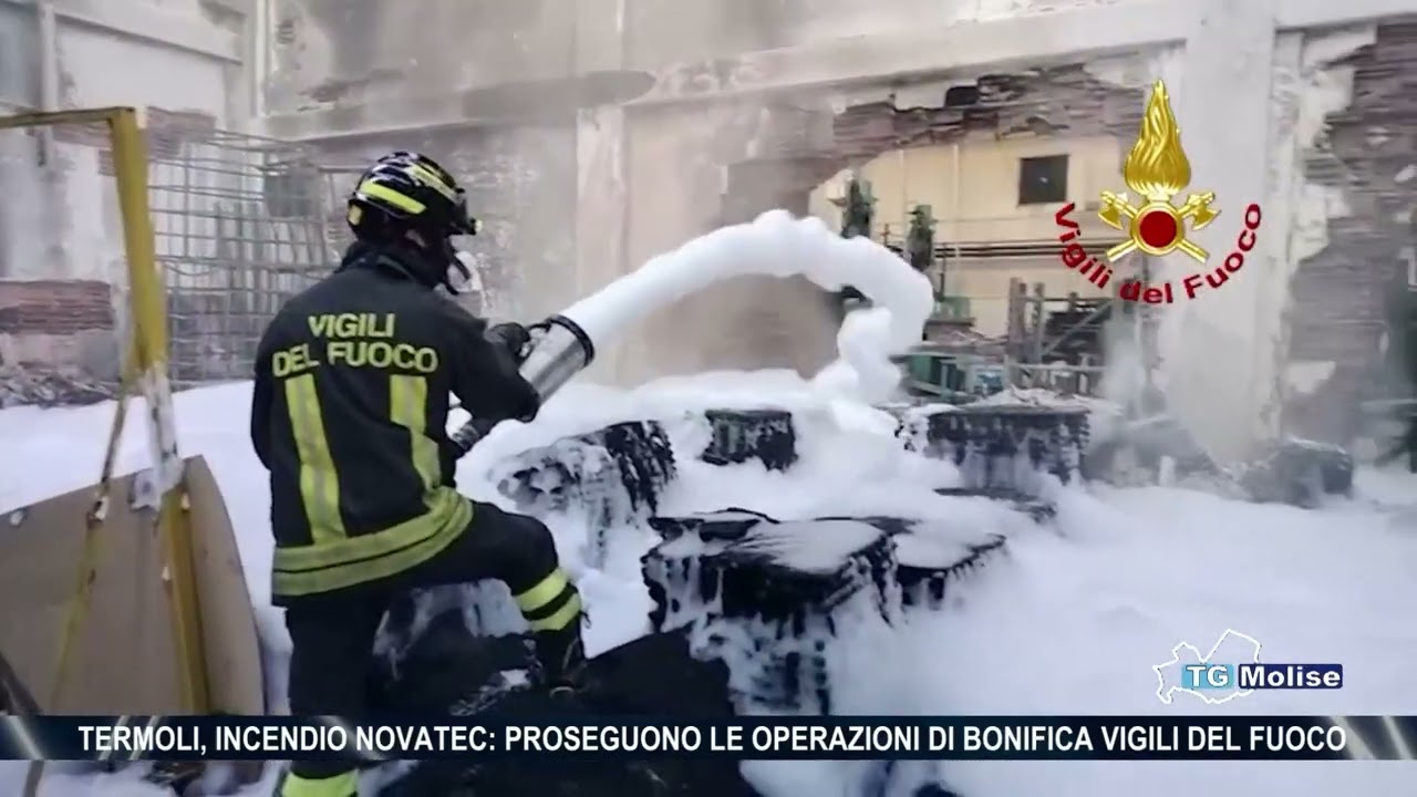 Termoli, incendio Novatec: proseguono le operazioni di bonifica vigili del fuoco