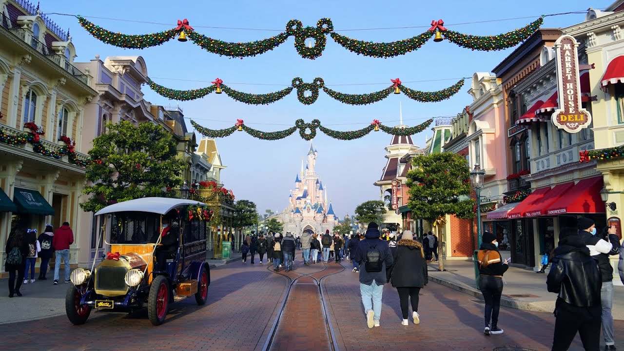 Disneyland Paris Christmas Holiday Decorations Tour From Town Square to Sleeping Beauty Castle 2021