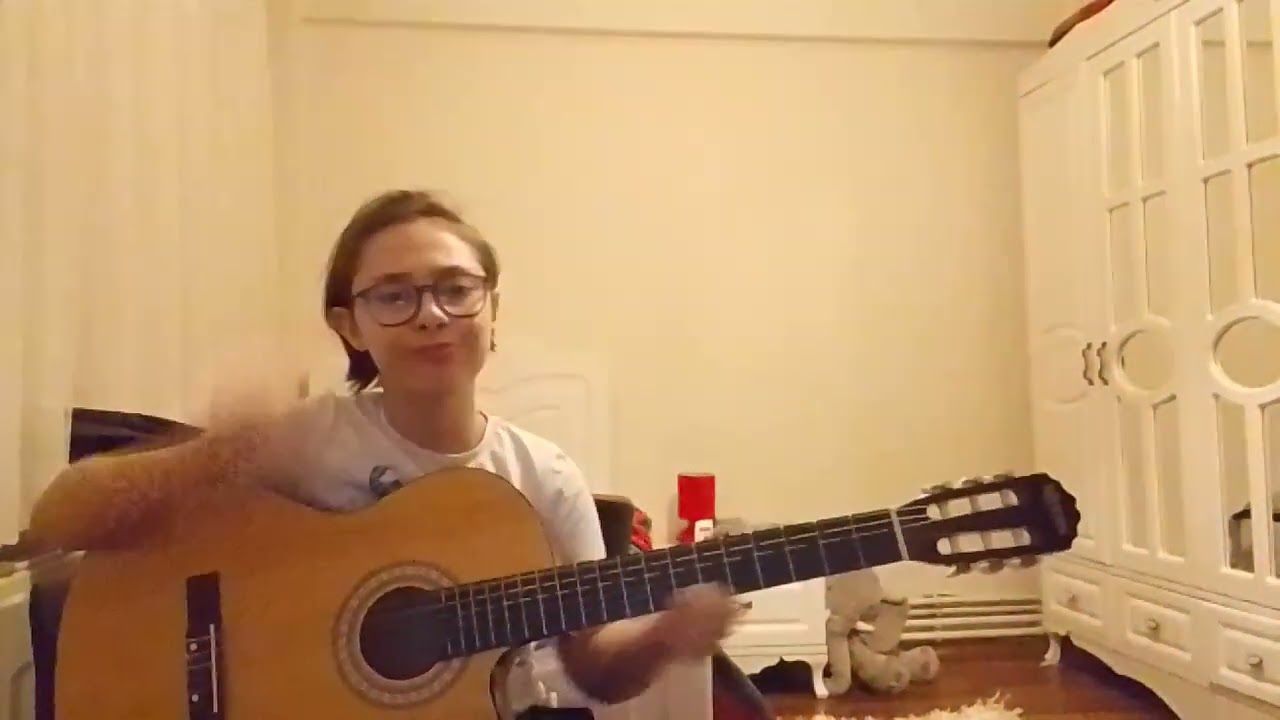 Bohemion rhapsody 👺😉 Guitar cover. 1964'lerde kalan en iyi rock şarkılarıdır.