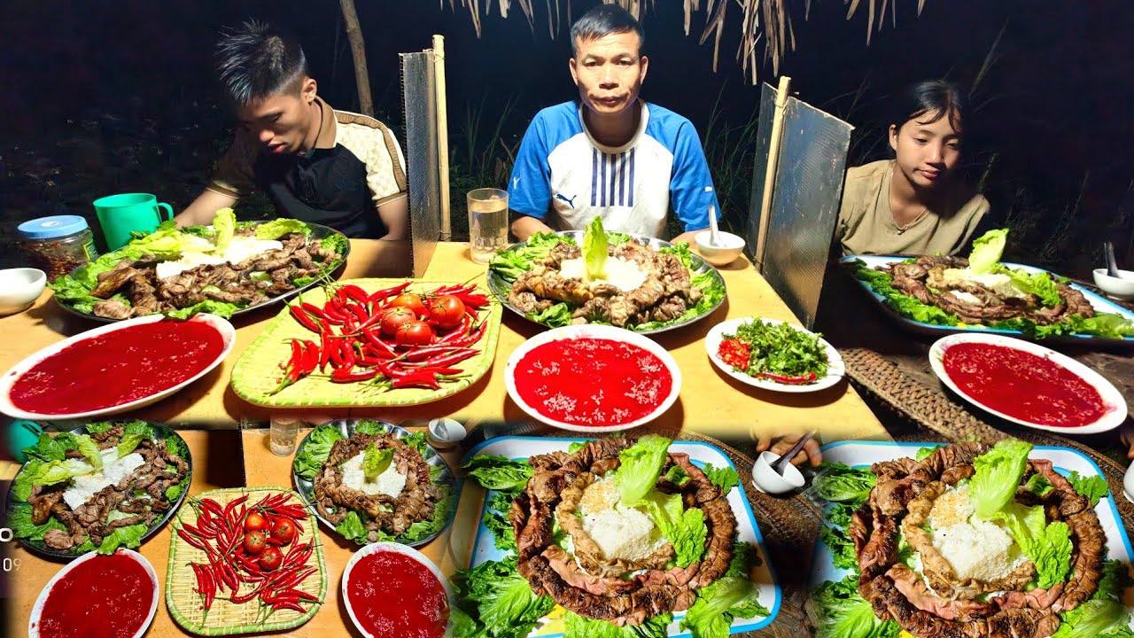 KINH HOÀNG VỚI CUỘC THI ll ĂN 9KG LÒNG HEO NƯỚNG VÀ TIẾT CANH - GIỮA 3 THÁNH ĂN Ở TÂY BẮC 