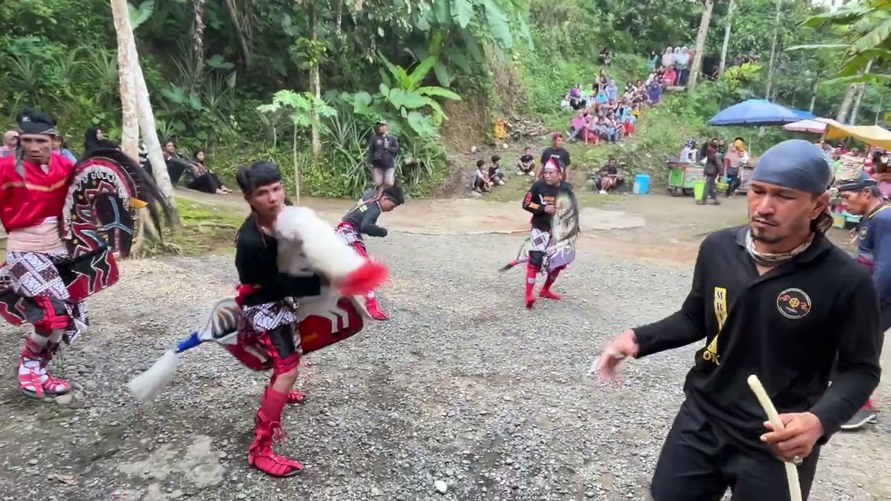 Janturan Panas di Dukuh Laos Tangkisan | Indonesian Folk Dance Goes Crazy