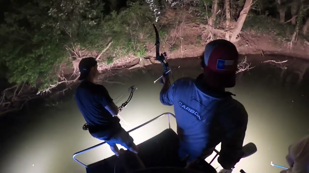 Bowfishing Big Jumping Silvers, Buffs, and Grass Carp in Middle Tennessee…