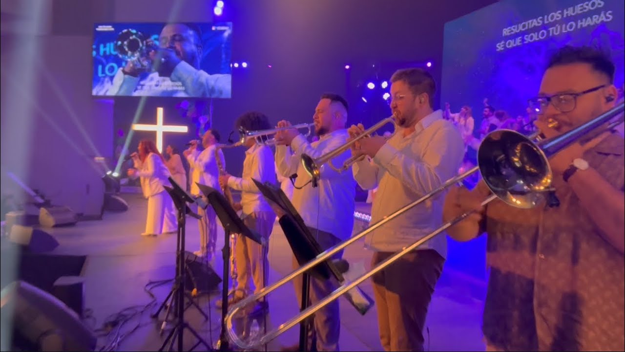 “Graves into Gardens” with HORNS!🙌🏼 🎺