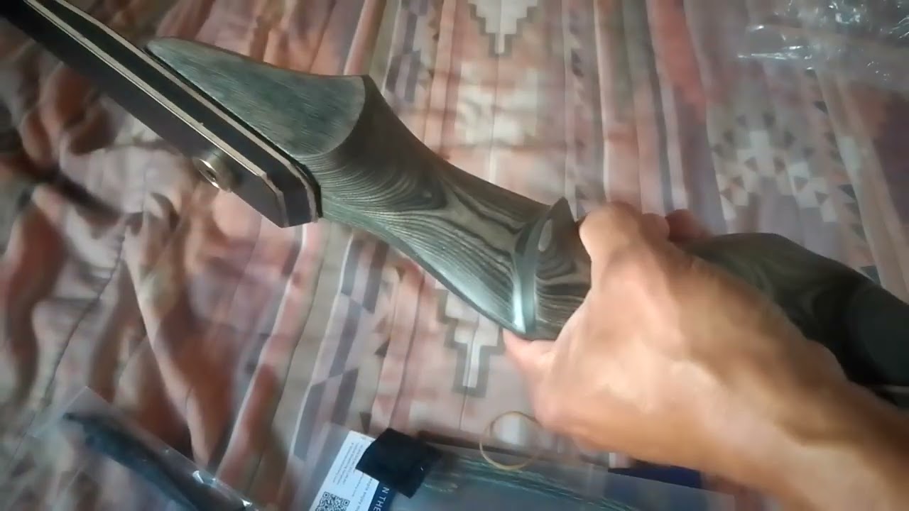 Unbox and first shots, shatterproof archery black hunter longbow.