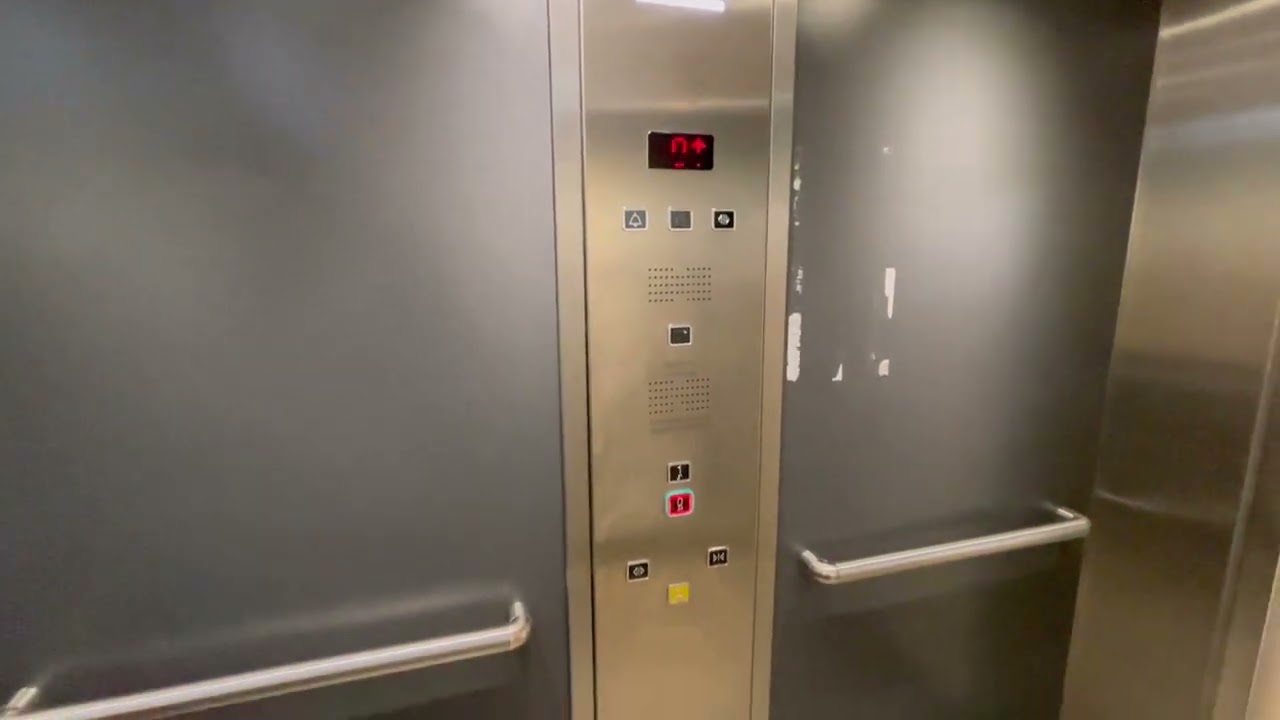 Tour Of The Lifts @ The Merry Hill Shopping Centre In Dudley
