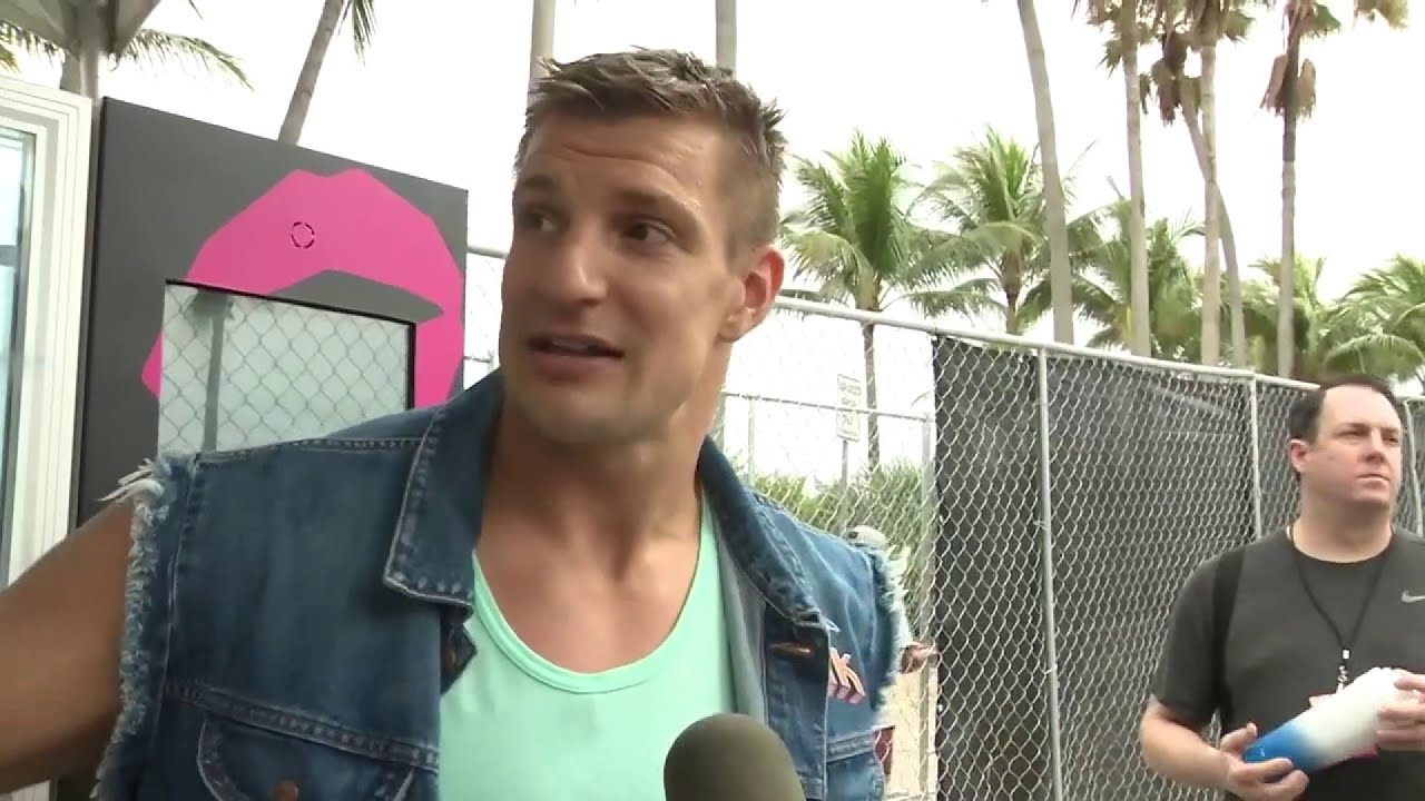 3,000 people attend Gronk Beach in Miami Beach