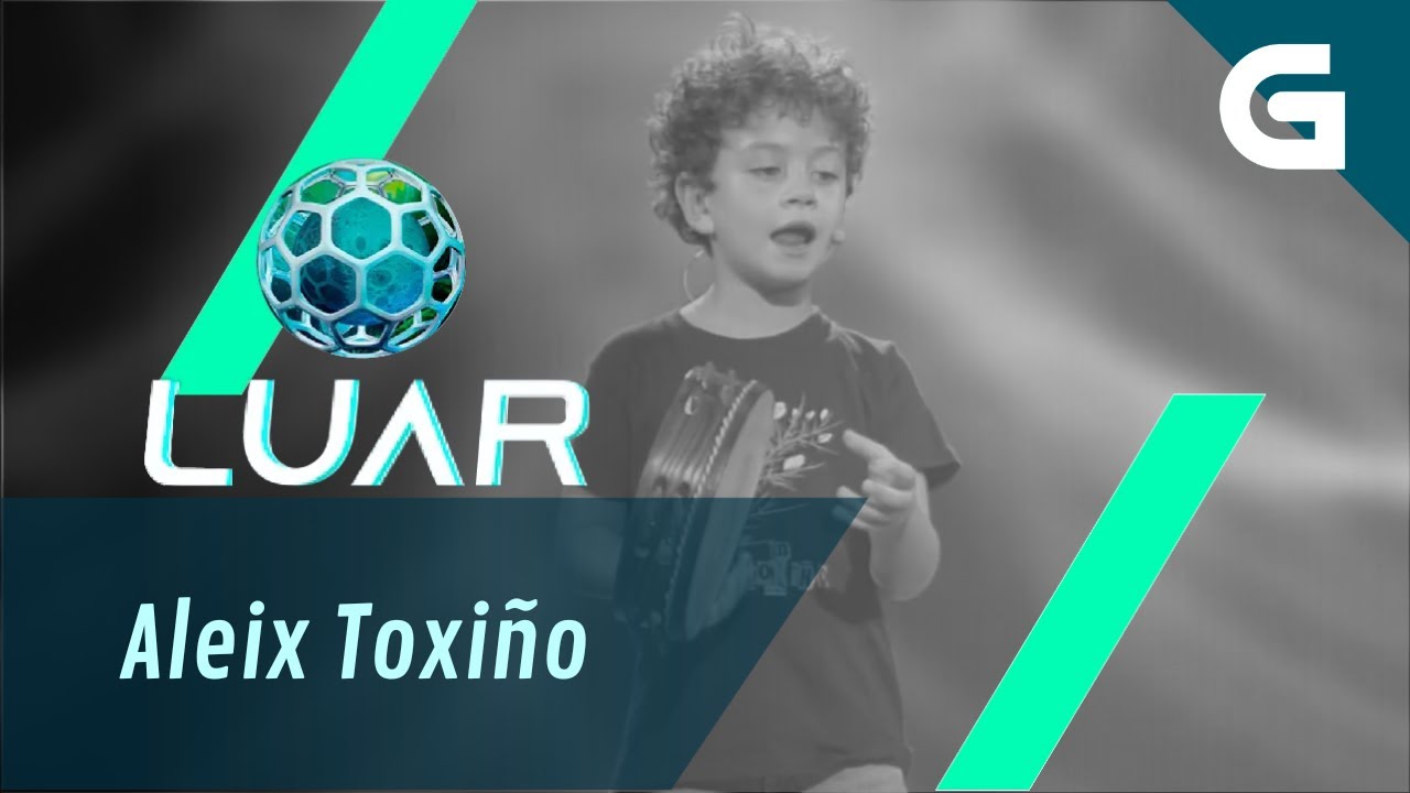 A pequena estrela do tradicional, Aleix Toxiño, canta 'Miña nai' no Luar