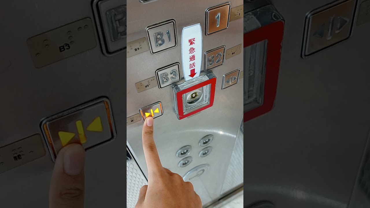 高雄夢時代(Dream Mall)中的統一時代百貨的(通力KONE EcoDisc)景觀電梯(2)