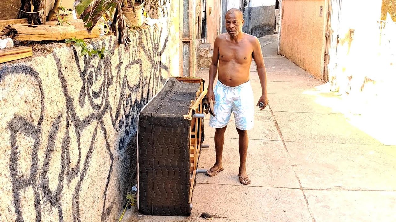 NAL DESMANCHANDO A CAMA VELHA E ELOI CHEGOU  PRA ATRAPALHAR