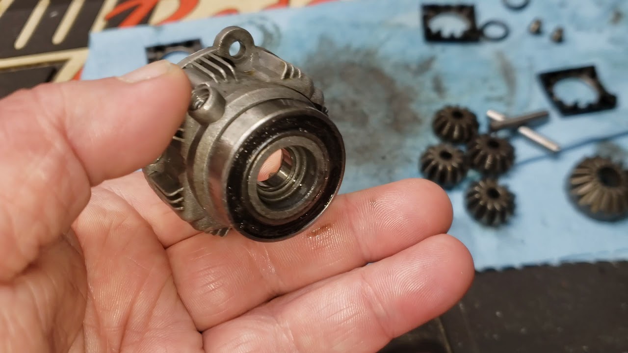 Brushless Baja 5b, look at the shit in this diff!!!