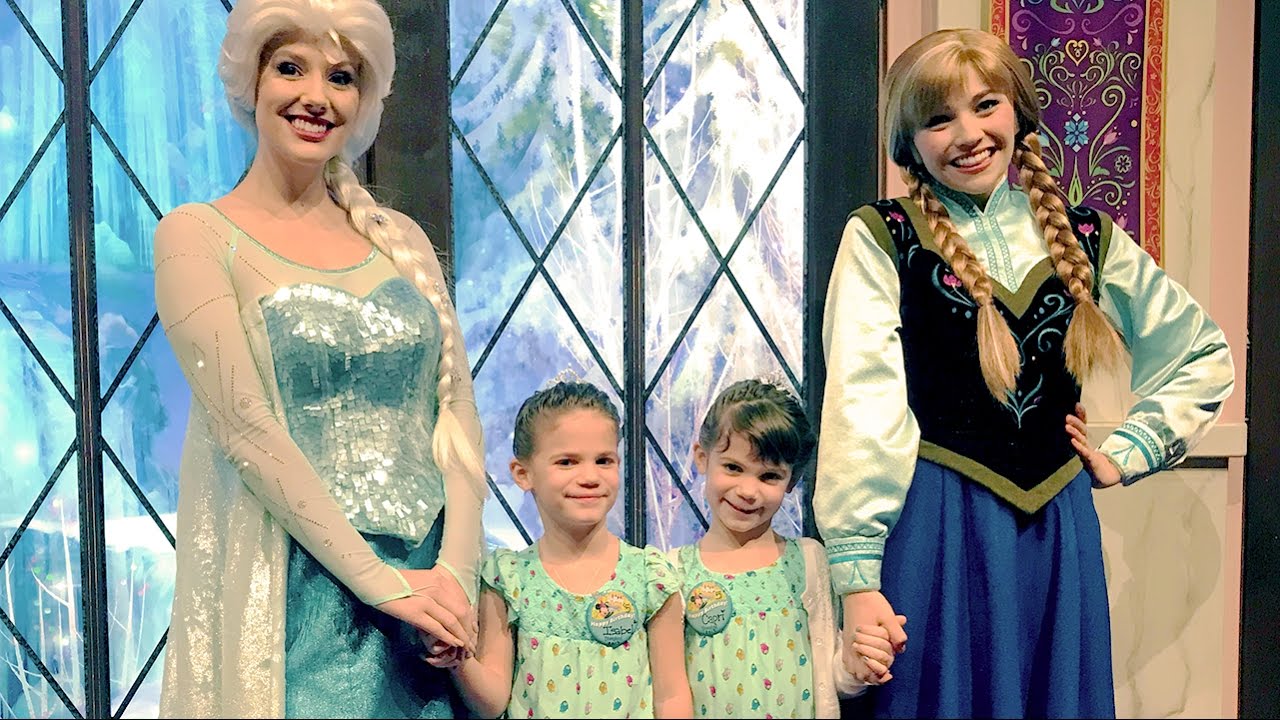Twins meet Real Life Elsa & Anna at Disneyland!