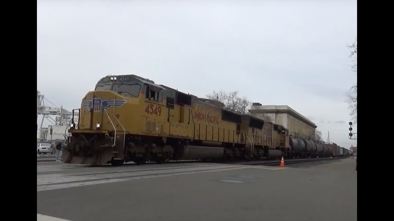 HD- Union Pacific & Amtrak trains Street Running at Oakland Jack London Square
