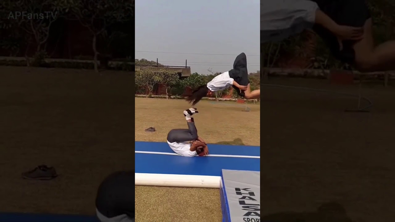 2 #Parul #Arora #National #Gymnast #Saree #Stunts #Gymnast #SaareeGirl #Viral #Ambala #Indian #Jumps