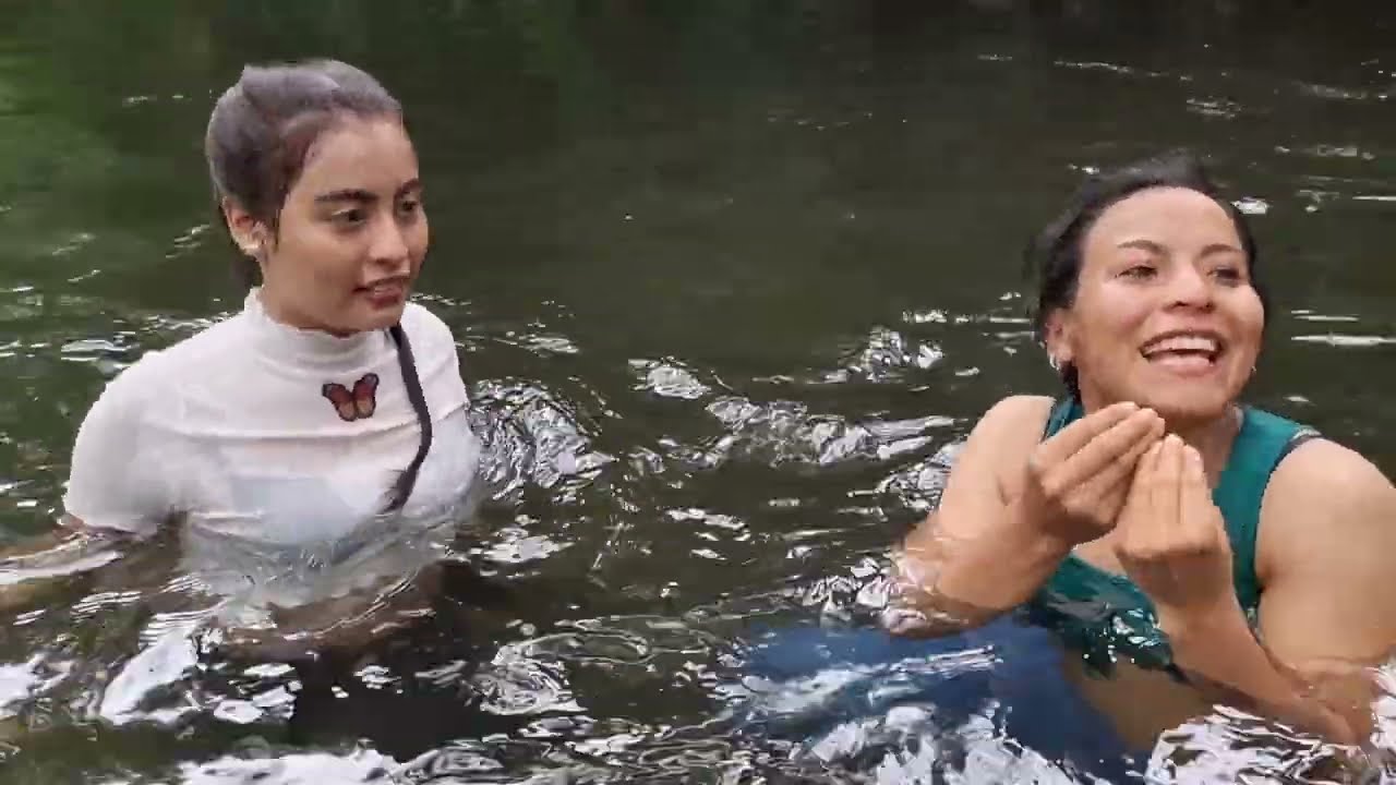 // Rica Bañadita En El Río
