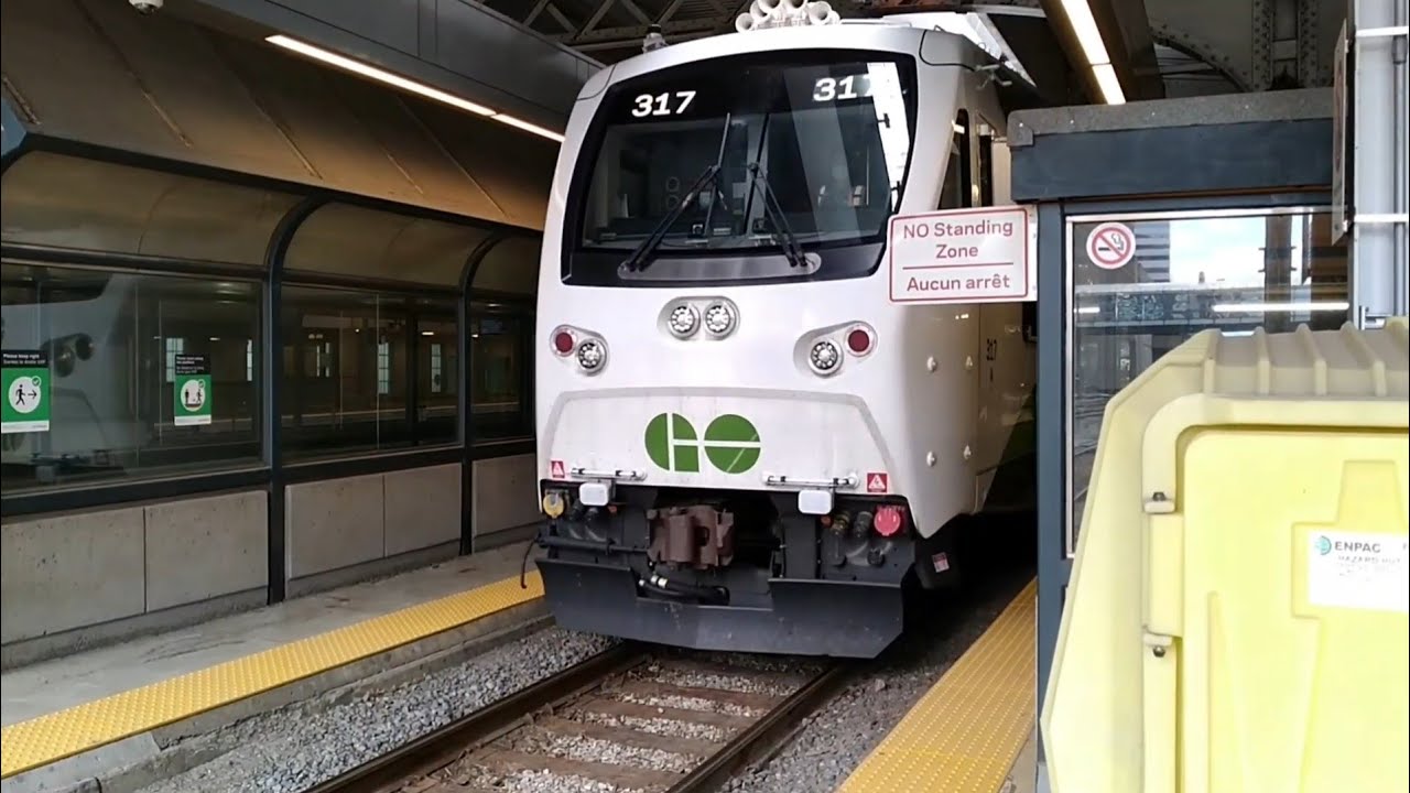 GO Trains and Via Rail at Toronto Union Station 06/22/21