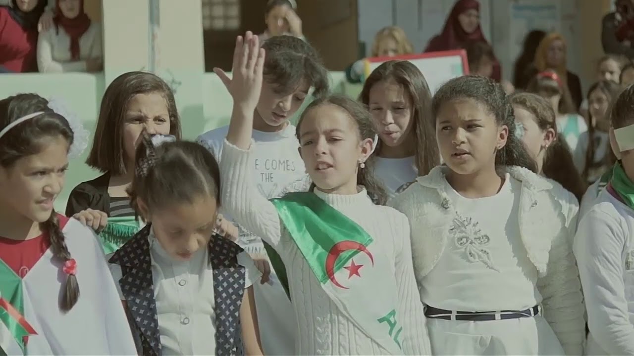 أجواء الإحتفال بذكرى أول نوفمبر في المدرسة الإبتدائية حمودي محمد بزيغود يوسف_قسنطينة