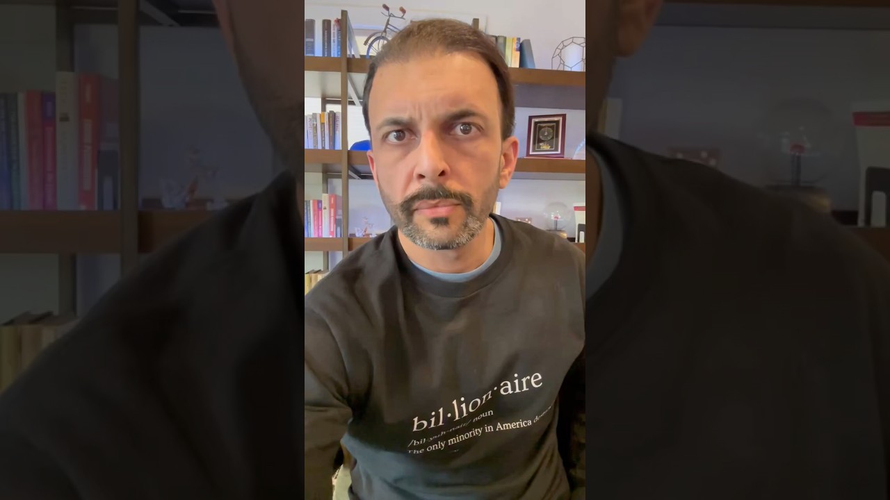 Фашисты из ICE выстрелили женщине в лицо в упор. Мы должны объединиться против этого насилия.