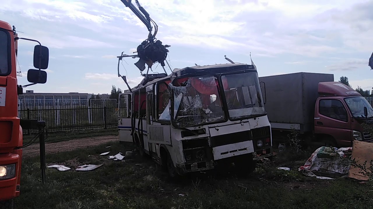 РАЗОРВАЛИ АВТОБУС ПАЗ. утилизация по русски