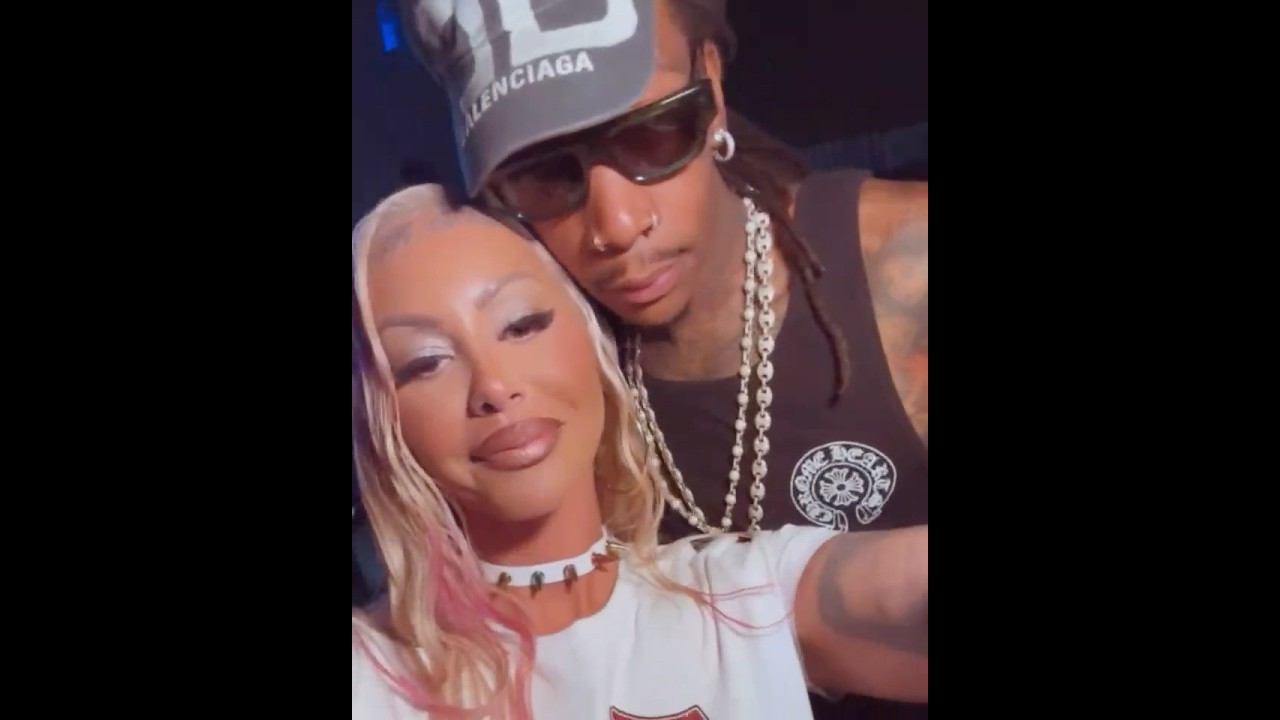 Amber Rose Links Up Wit Wiz Khalifa At Coachella! 📸
