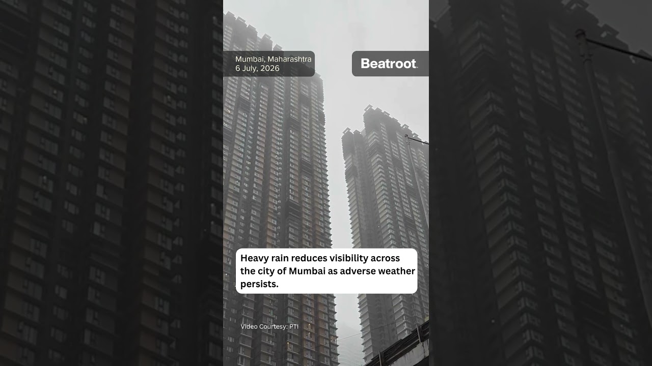 Heavy rain reduces visibility across the city of Mumbai as adverse weather persists. #shorts