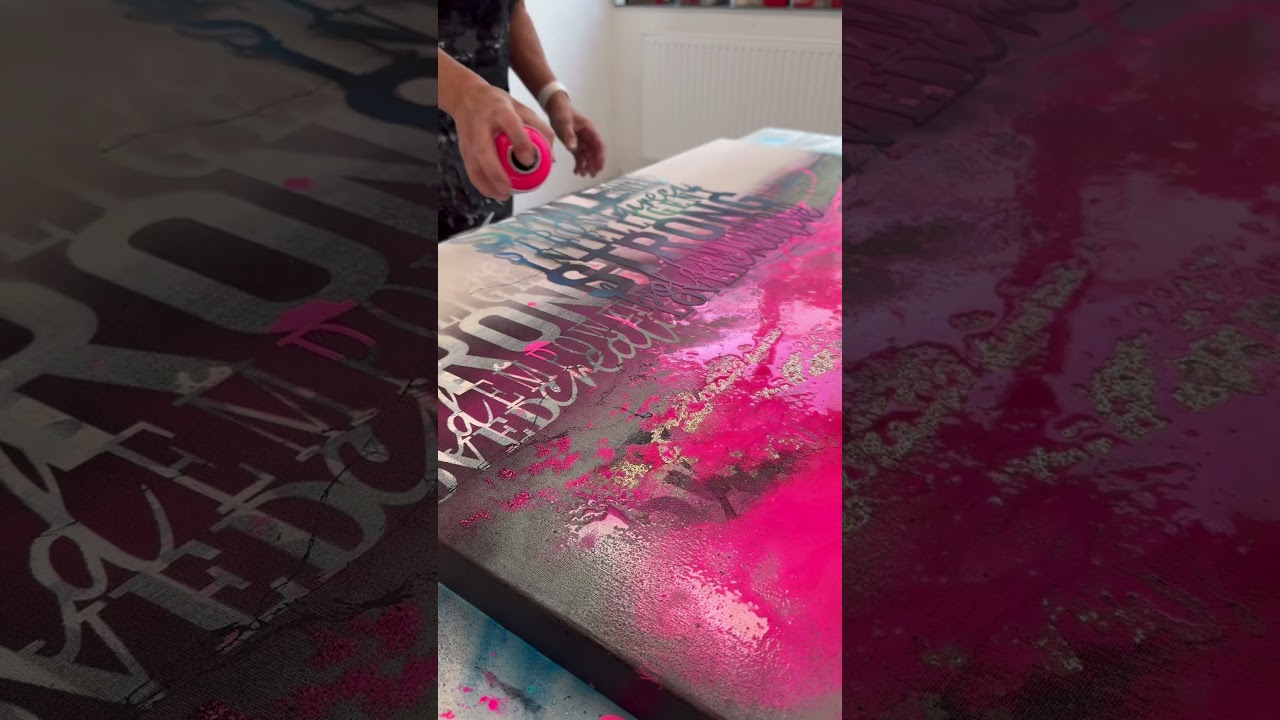 Schablonentechnik und Farbsch&uuml;ttungen zur Bildhintergrundgestaltung #artinspiration#stencilart#pink