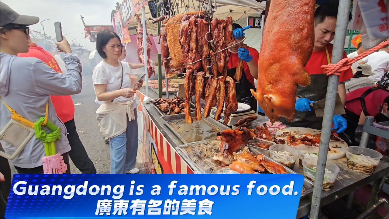 中國東莞美食節，常平傳統燒鵝粉，老人排長隊購買，賣身節加潑水節，加美食節，一起舉辦，廣東小吃，臺灣小吃