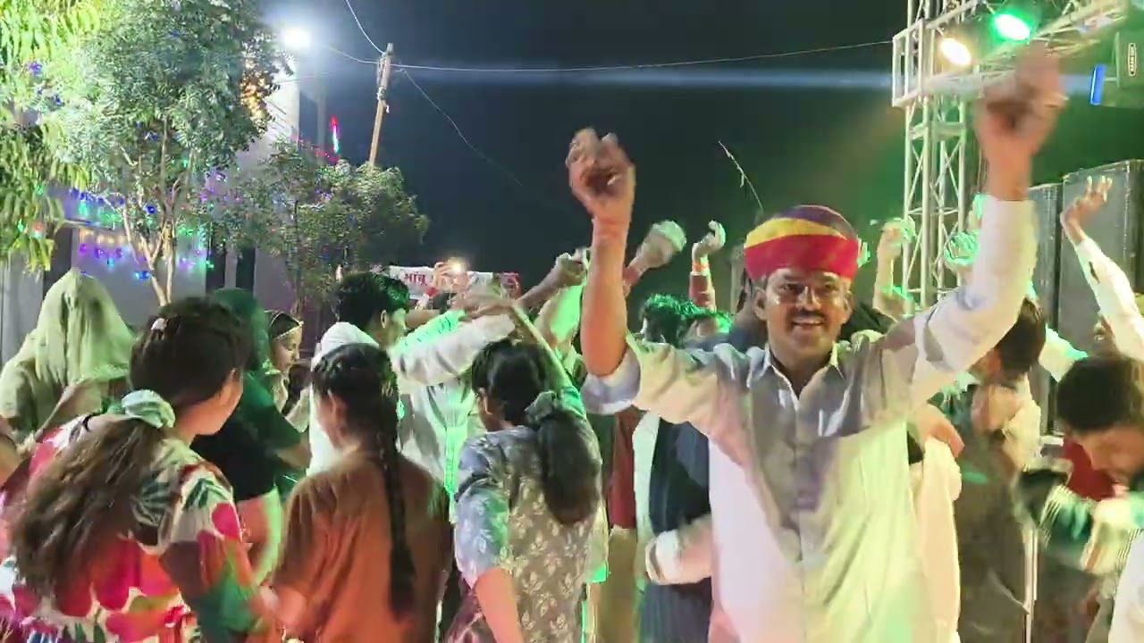 दोस्तों वीडियो पूरा देखना हमारे गांव के सभी लड़के द्वारा डांस शानदार प्रस्तुति की हमारे गांव द्वारा