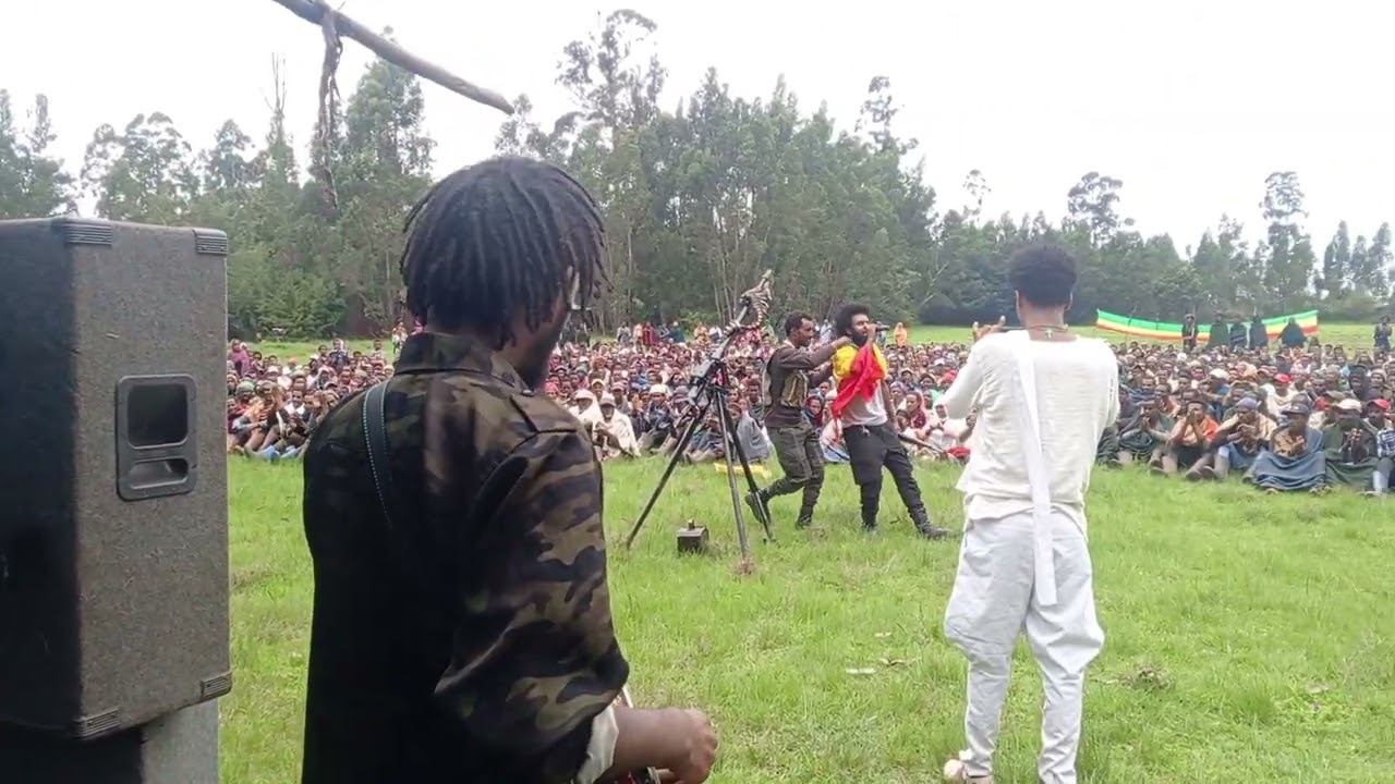 ፋኖ ድምፃዊ ተዋቼው አዳነ (እግግ) በትግል ሜዳ ላይሠቭስክራይቭ