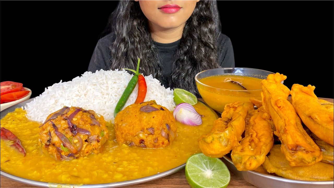 EATING RICE DAAL ALU BHARTA PUMPKIN BHARTA & PAKODA | ASMR | MUKBANG | 