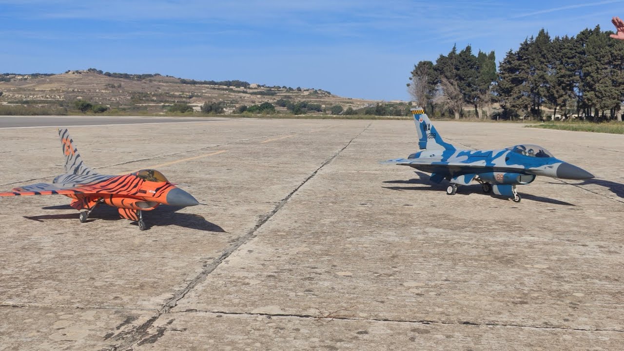 R/C  Twin F16  Turbine  flight display