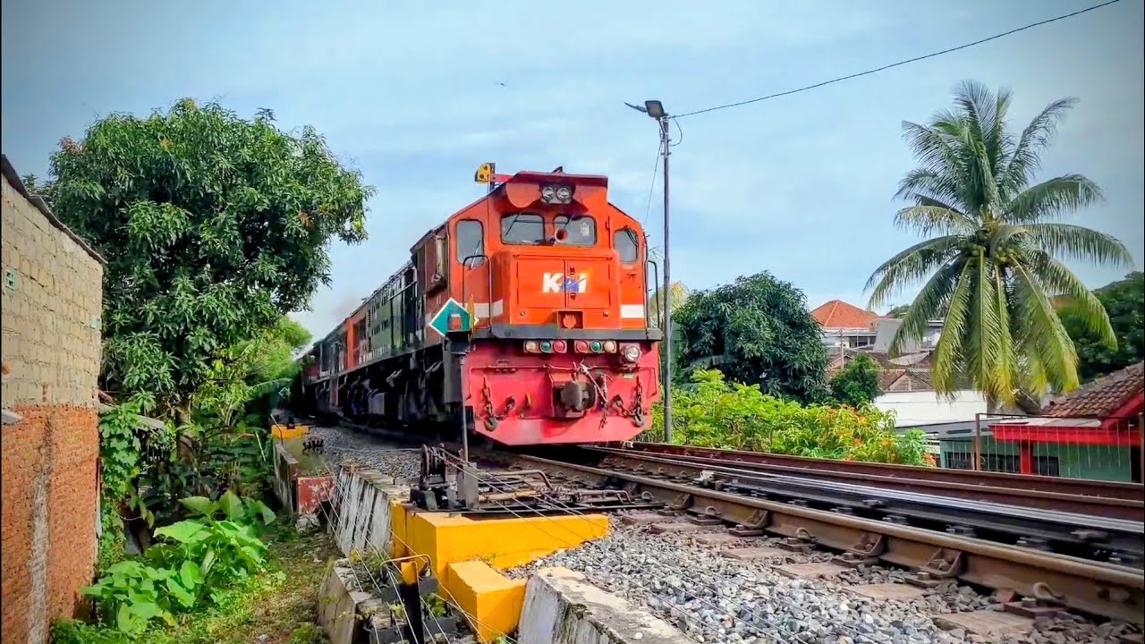 SETENGAH HARI HANTING DI STASIUN LABUHAN RATU