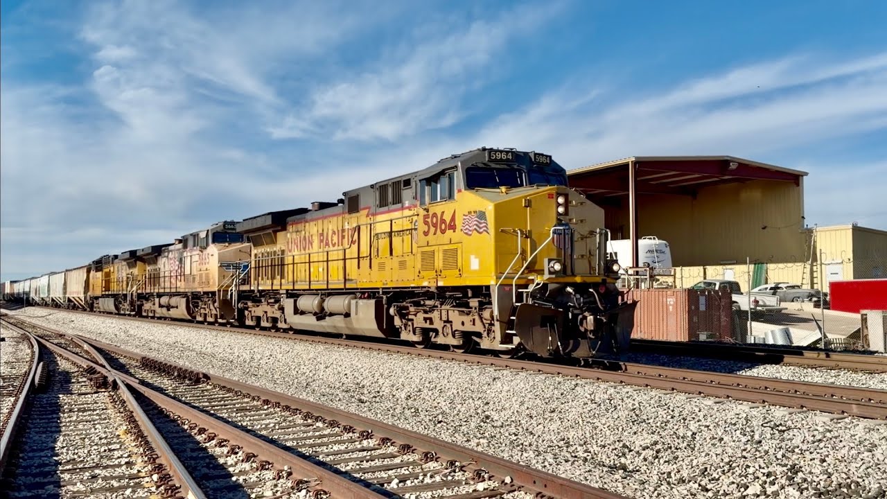 UP 5964 leads a 3X1X1 eastbound manifest train through Casa Grande AZ