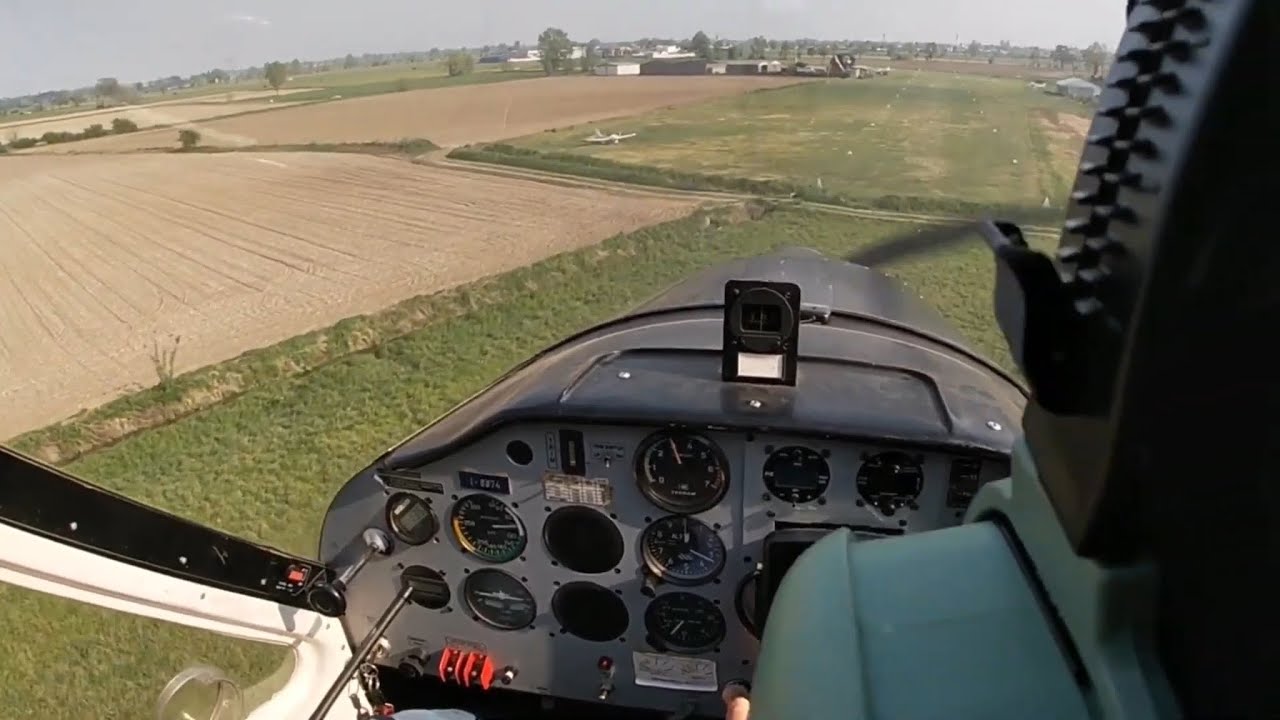Approach crosswind with p92 tecnam @ Dovera airfield