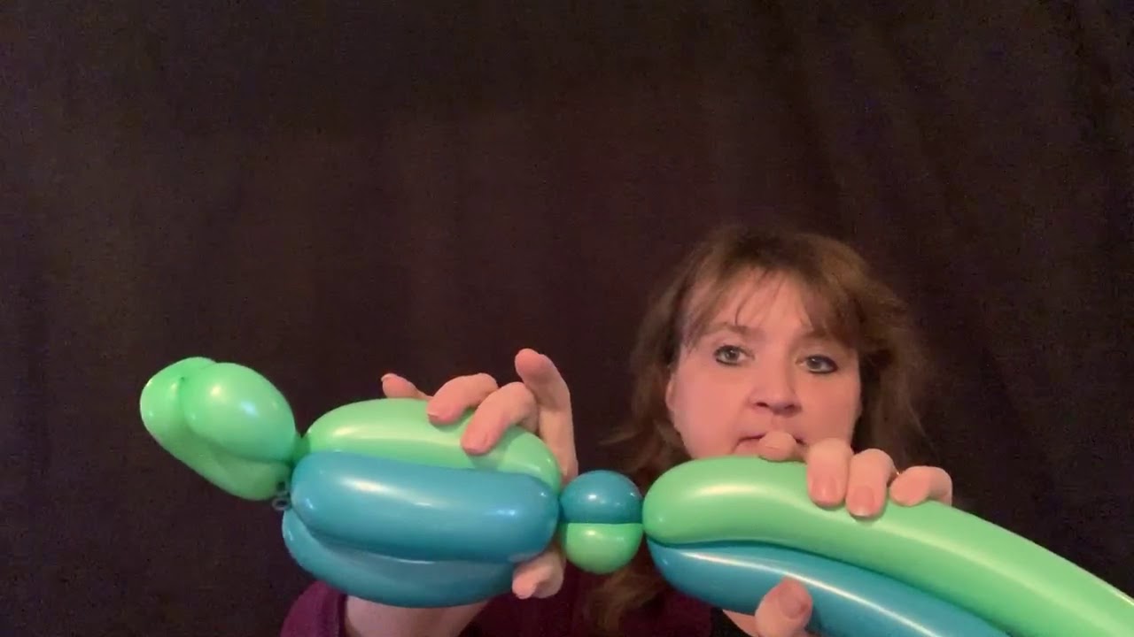 Parrot Balloon Animal Twisting Instructions | Midwest Fun Factory, Inc.