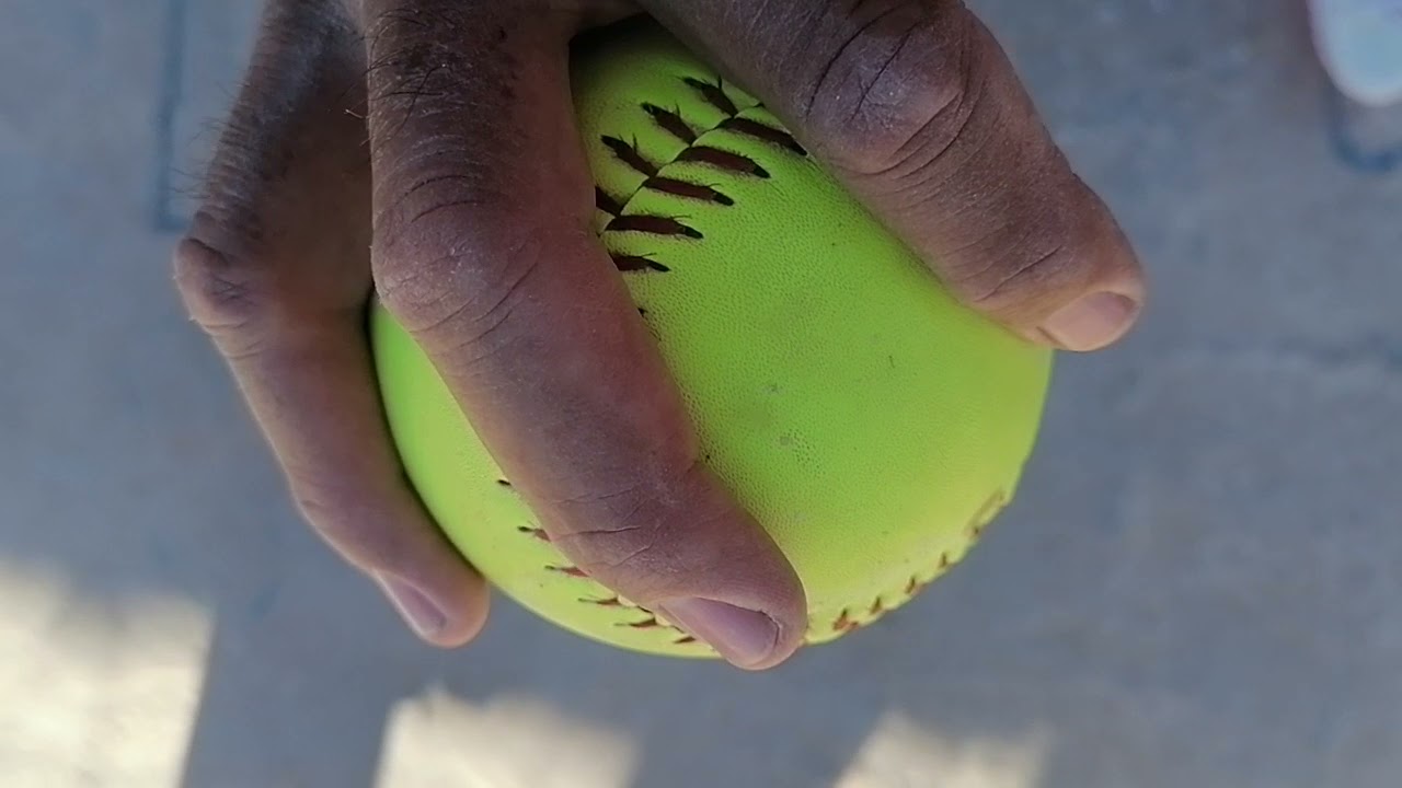 Asimientos para recta, curva, contraria, levantamiento, cambio, en pitcheo de softbol