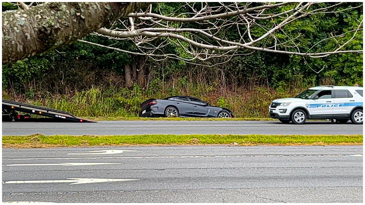 Charger Scatpack 392 LOSES CONTROL & Slides into a ditch... Mopar Community is EMBARRASSING...