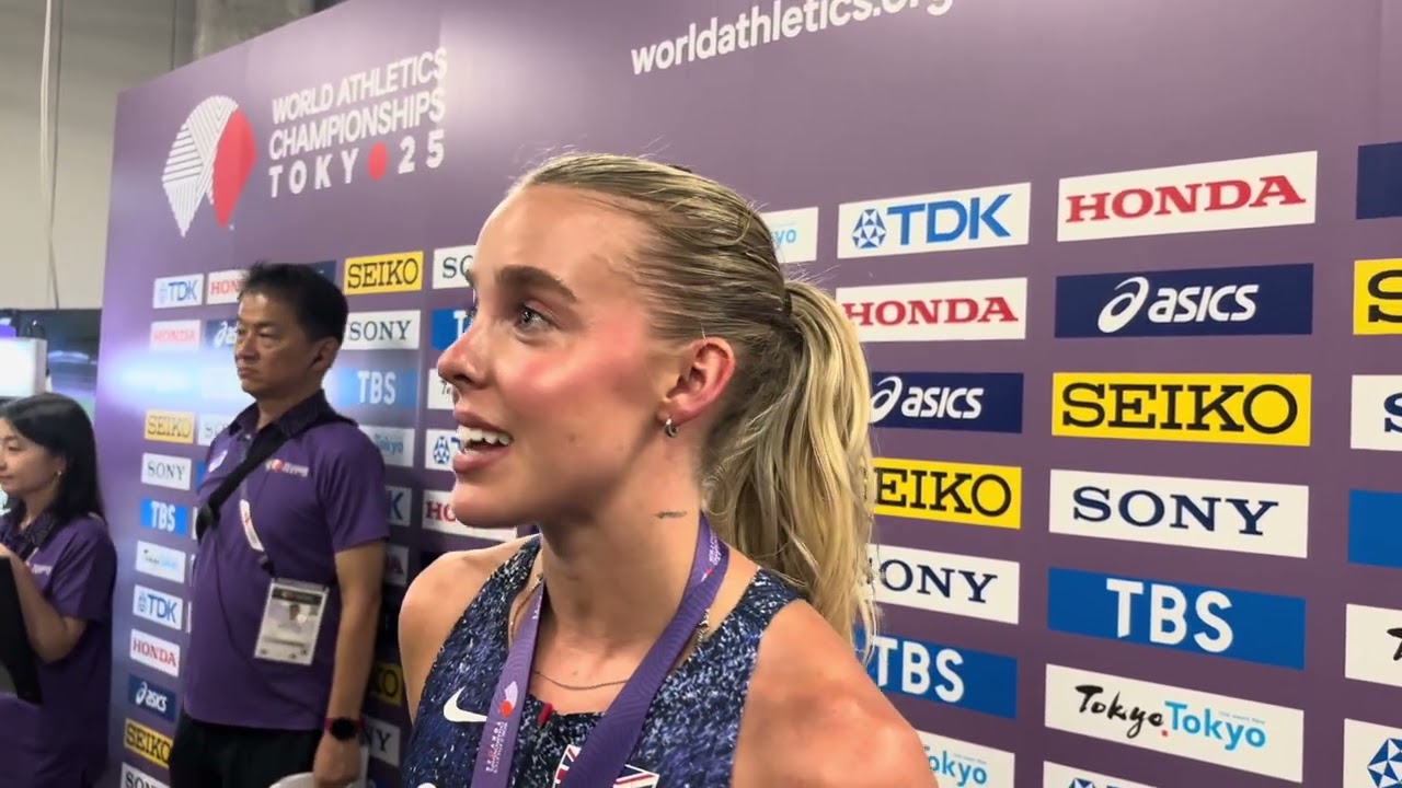 Кили Ходжкинсон после третьего места в финале забега на 800 метров на чемпионате мира в Токио 202...