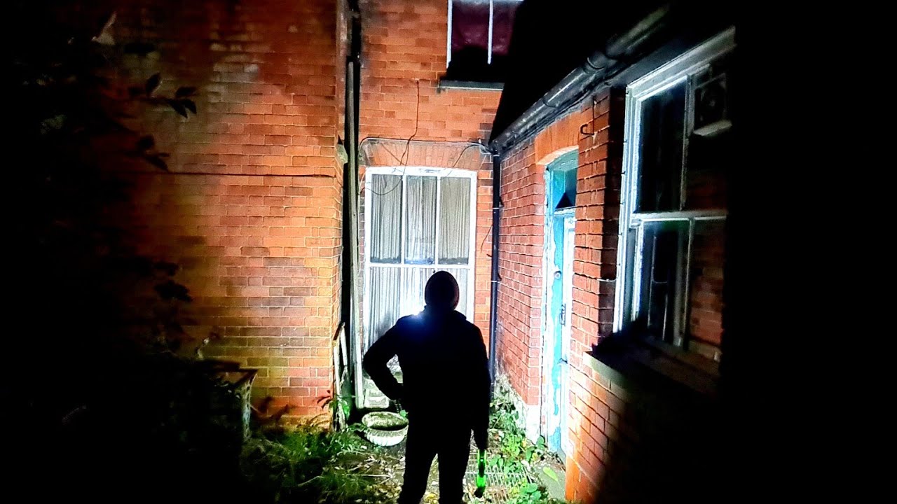 We FOUND an ABANDONED PROFESSIONAL GOLFERS HOUSE EVERYTHING LEFT in the UK - Abandoned Places UK
