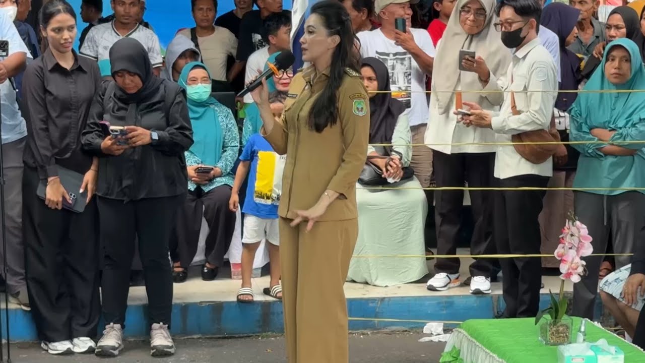 Antusias Warga Dufa-Dufa! Ibu Gubernur Sherly Tjoanda Hadiri Gebyar Pasar Murah