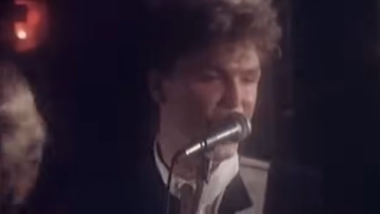 Spandau Ballet - Chant No 1 (I Don't Need This Pressure On)