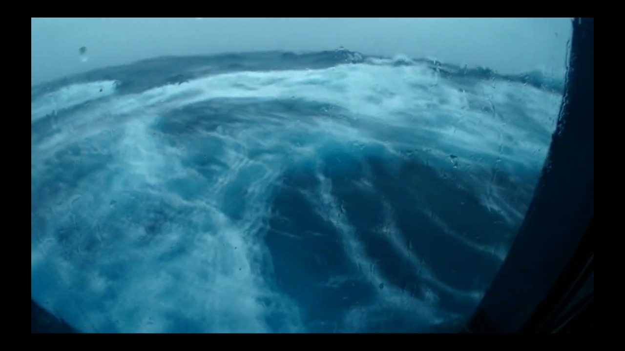 😱RAW FOOTAGE of Queen Mary 2 in Stormy Weather!😱