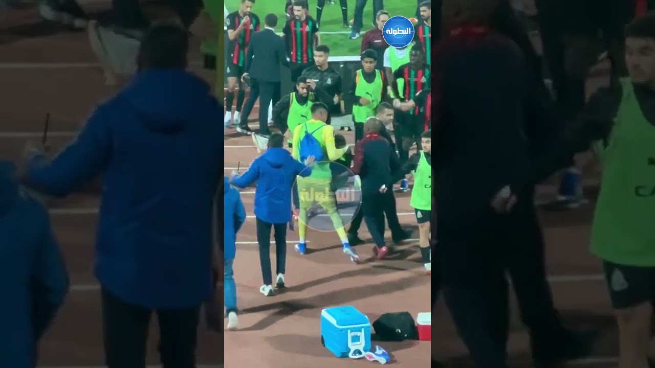 الاعتداء على لاعبي الجيش الملكي لحظة توجههم إلى غرفة تغيير الملابس❗️