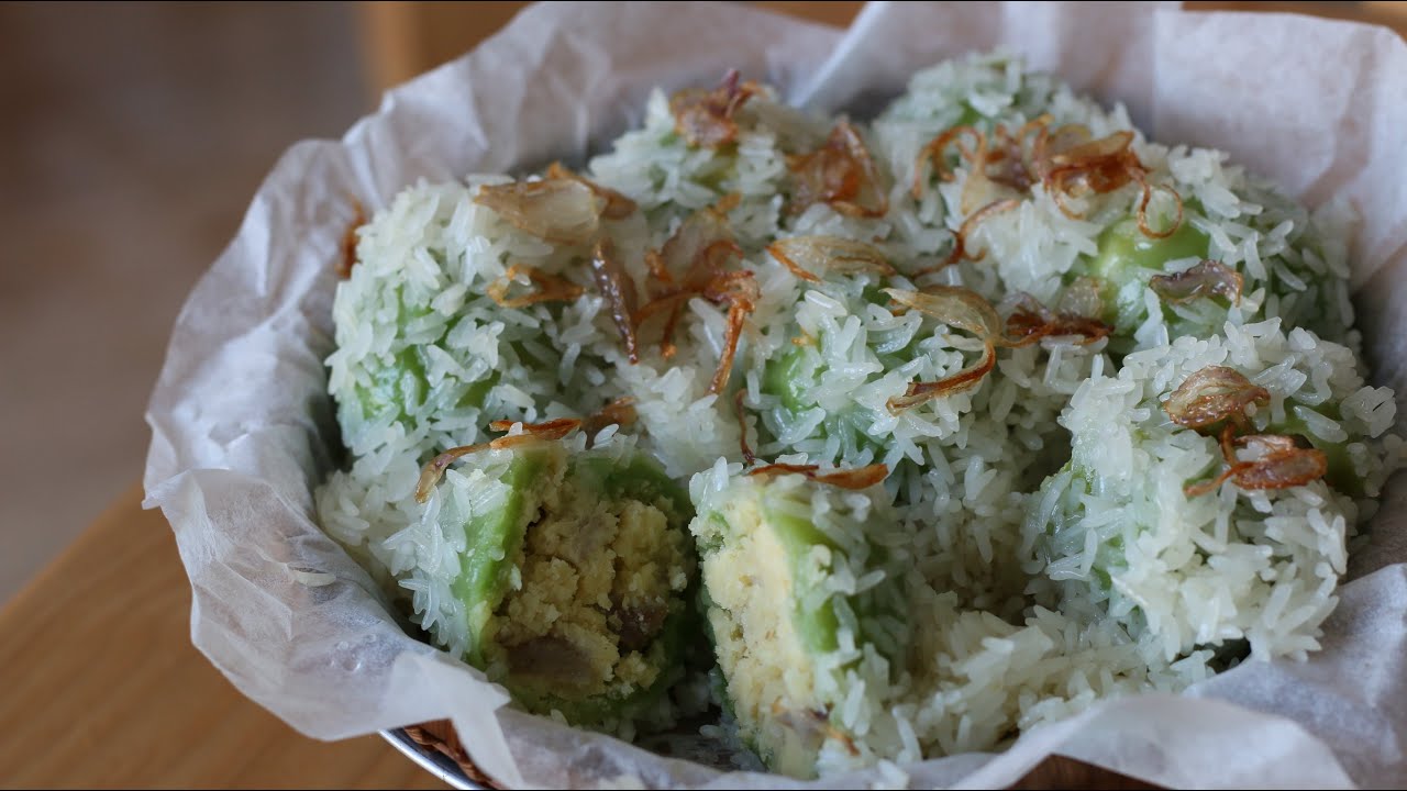 XOI KHUC - Sticky rice over glutinous rice dumpling | Helen's Recipes